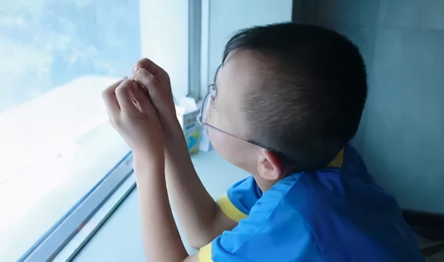 贾静雯女儿是近视还是弱视,贾静雯孩子弱视