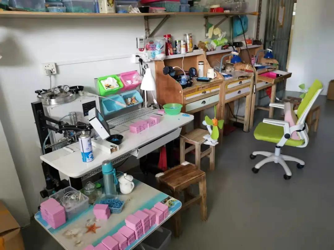 微信、闲鱼上“闪闪动人”的名牌首饰,其实是……