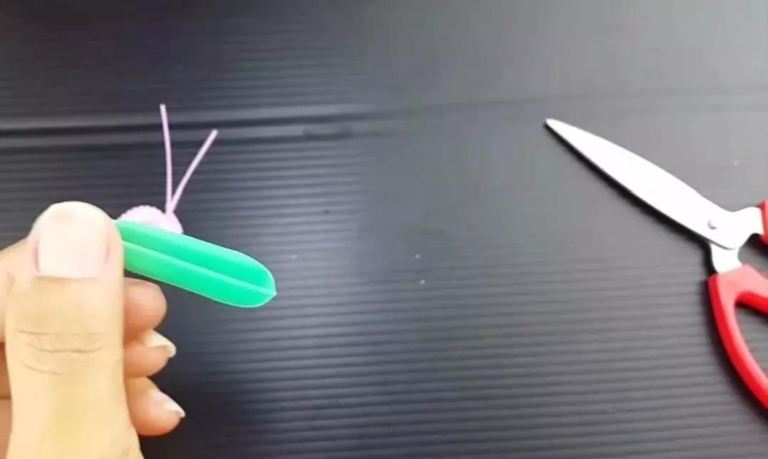 七彩的吸管剪一剪,DIY的蜗牛,天鹅,简直太像了(附教程)