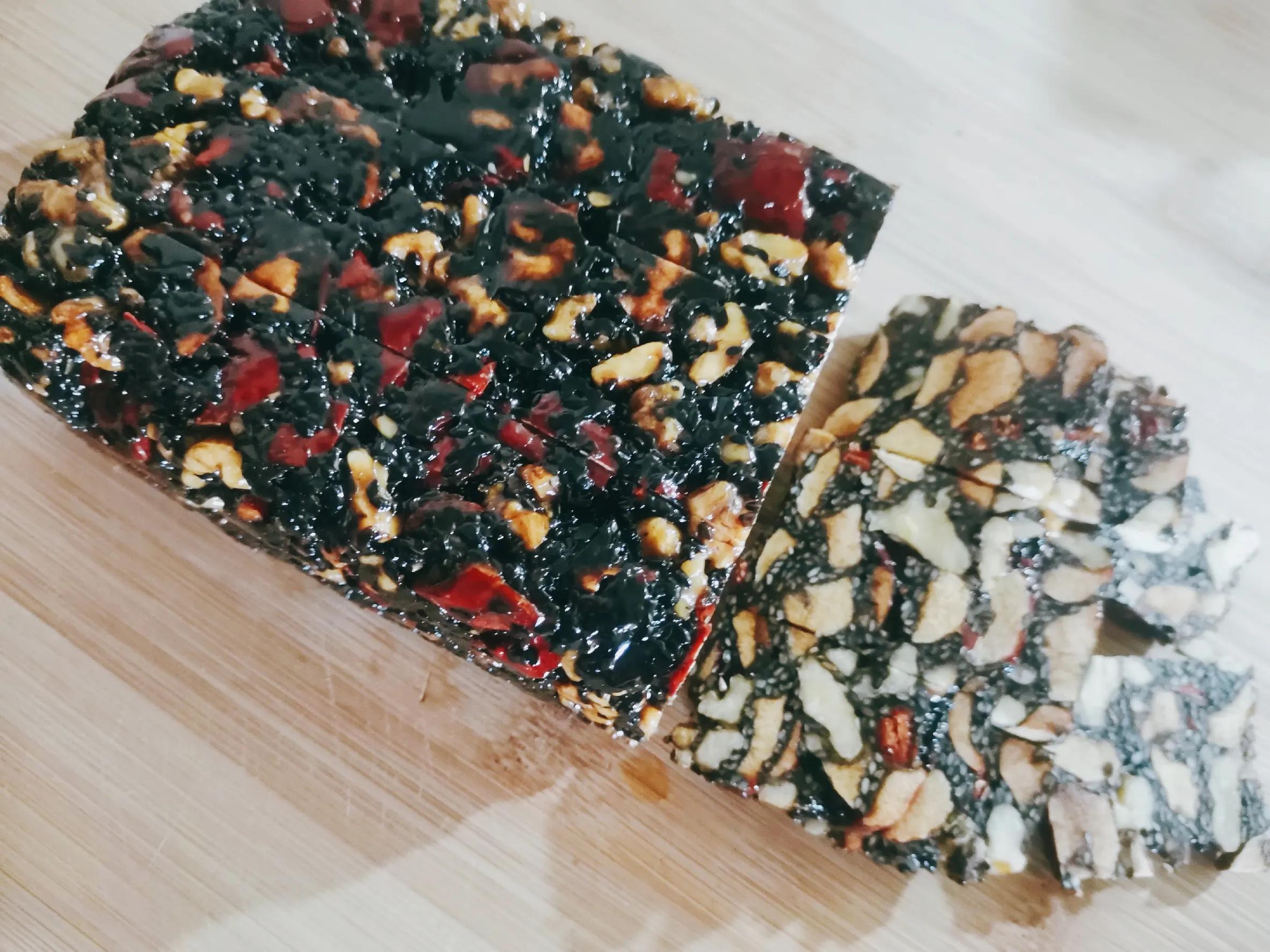 自制阿胶糕存放三年了还能吃吗,自制的阿胶糕有点苦是怎么回事