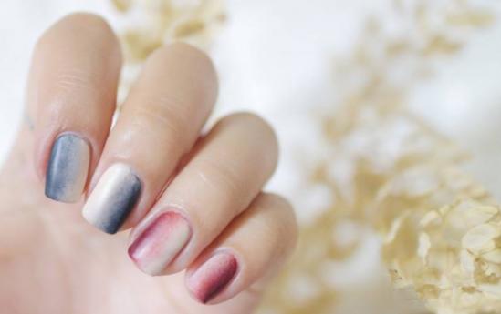 晕染美甲教程渐变色红,渐变色美甲怎么做的教程