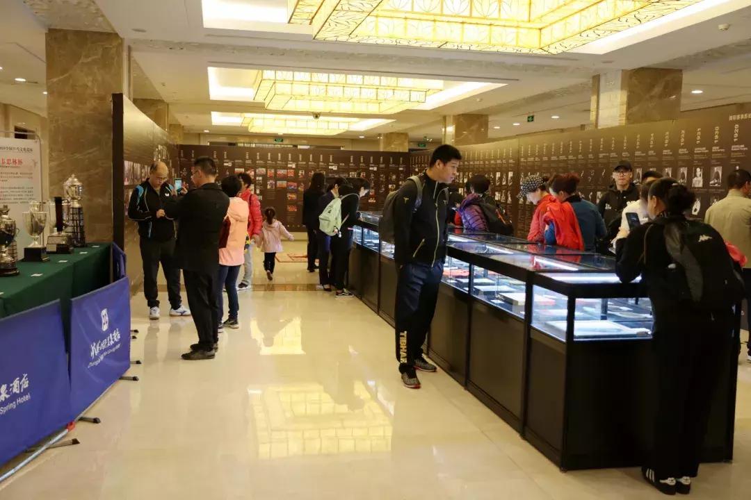 蔡振华副主席开球！