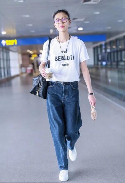 刘雯穿t恤,时尚超模刘雯穿搭