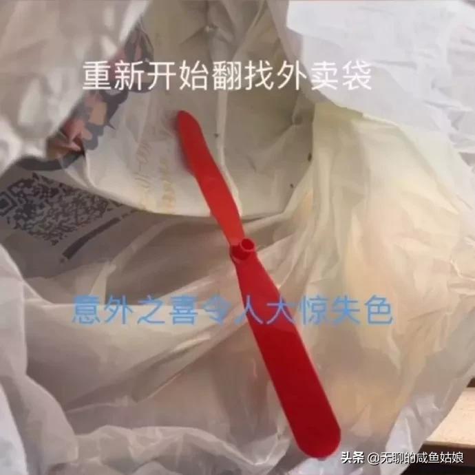 男朋友山羊跳该不该分手,男朋友蹲在地上玩山羊跳