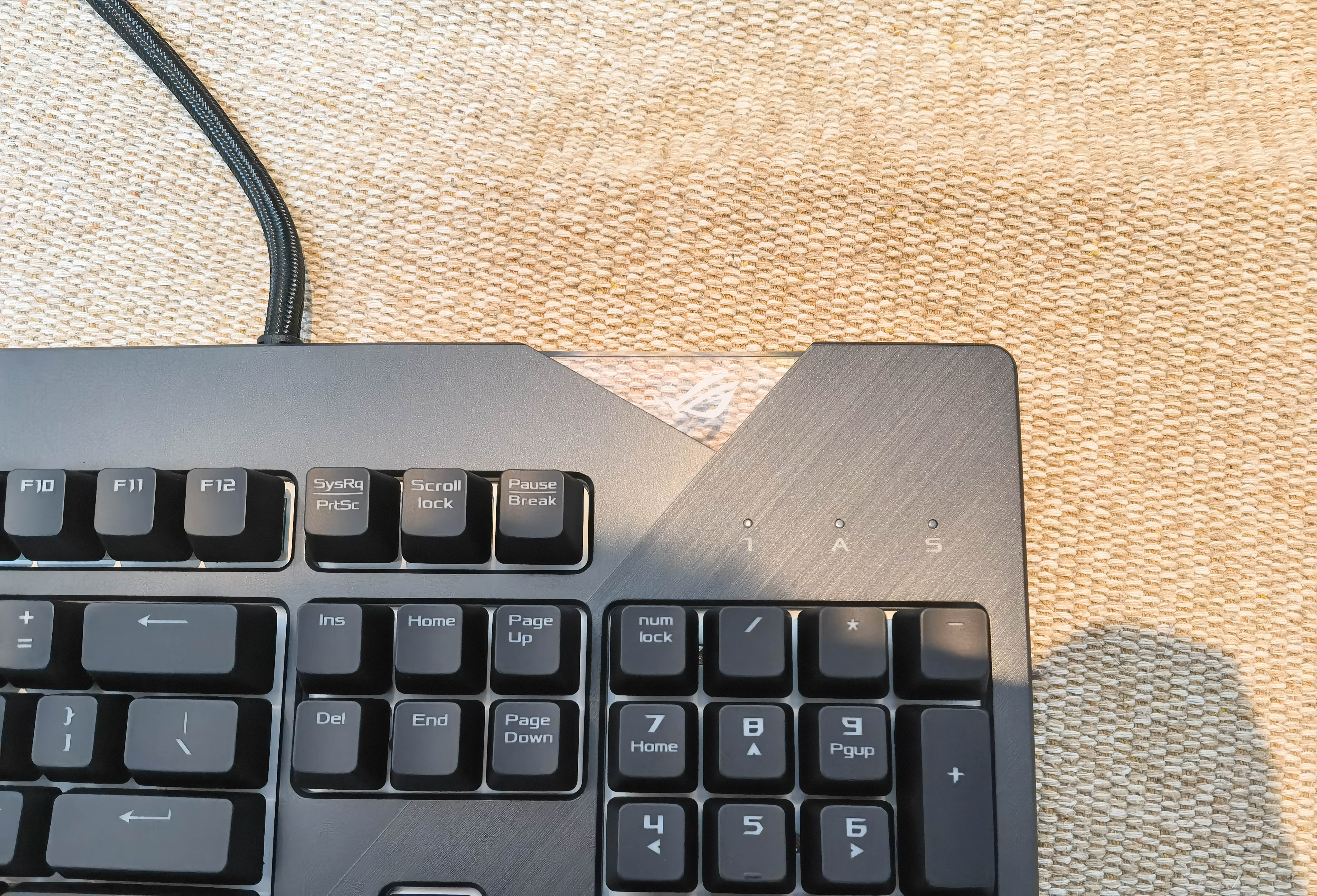 华硕rogflare键盘,rogstrixflare有线机械键盘