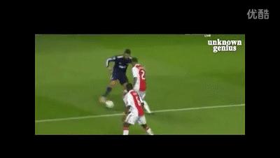 球王假装老人踢足球,内马尔假摔和c罗假摔哪个多