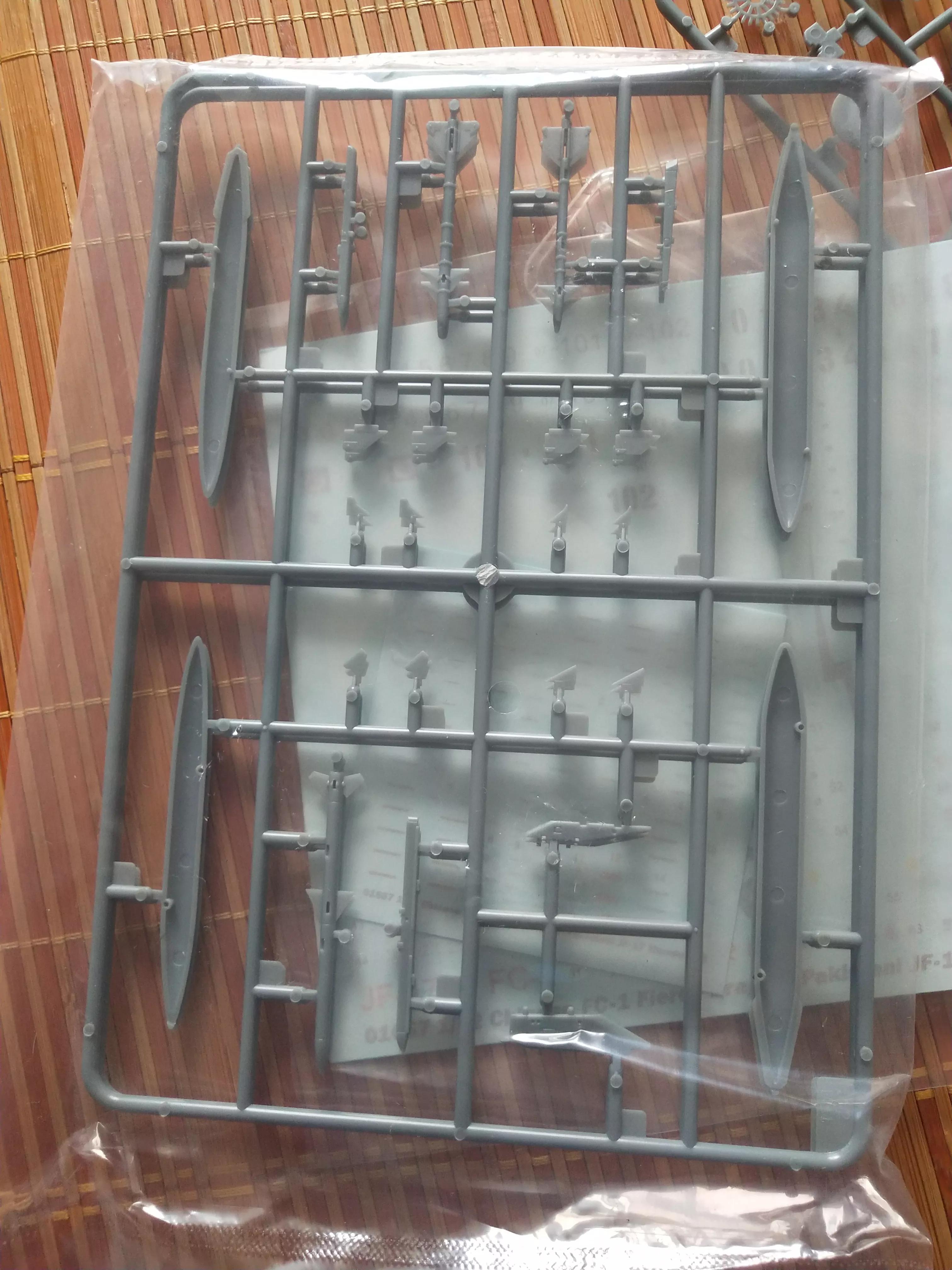 枭龙战斗机模型,小号手战斗机模型开箱视频