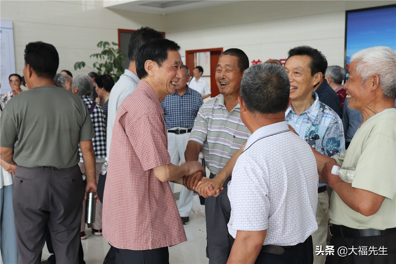 钢铁年代战友重逢,钢铁情怀