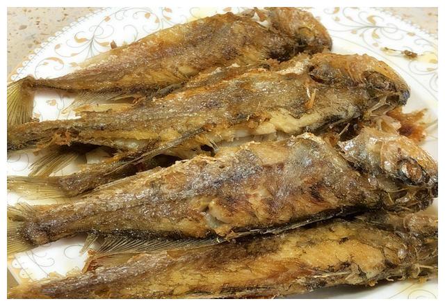 鱼怎么煎不粘锅不掉皮视频讲解,煎什么鱼不粘锅不破皮