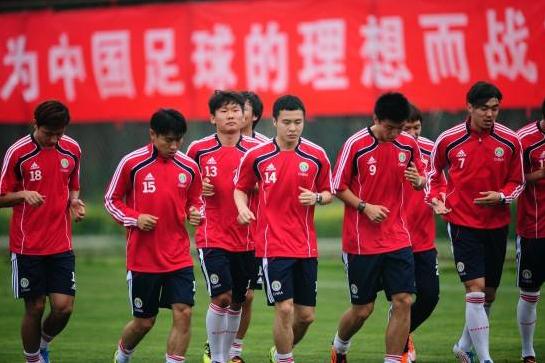 国足输不应败要有勇气和志气,中国队虽败犹荣战至最后一刻