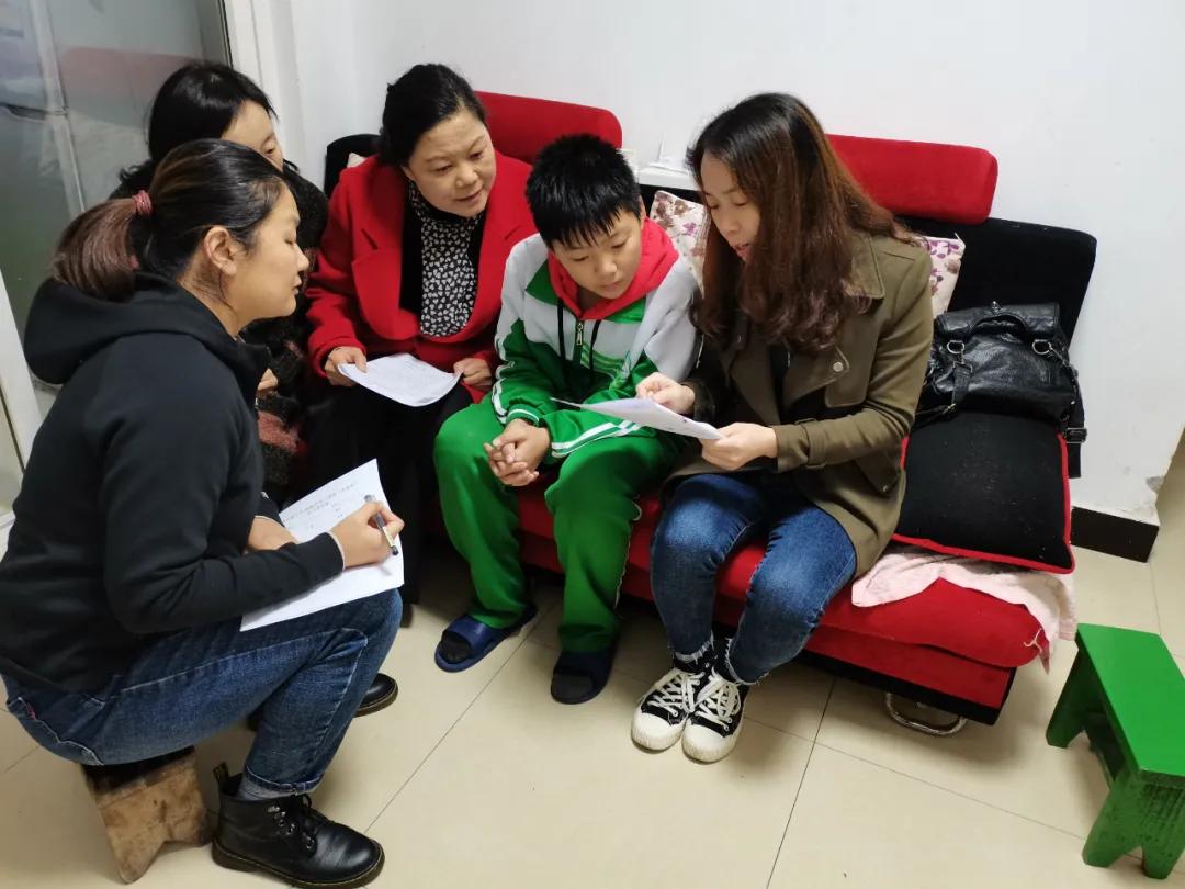 教育扶贫家访活动简讯,结对帮扶送温情入户慰问暖人心