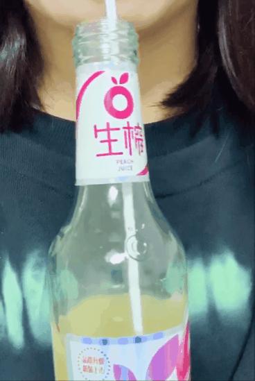 宏宝莱荔枝味和凤梨味哪个好喝,荔枝宏宝莱