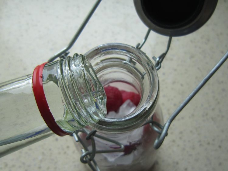 杨梅酒怎么泡出来好看又好喝,怎么泡的杨梅酒才好喝