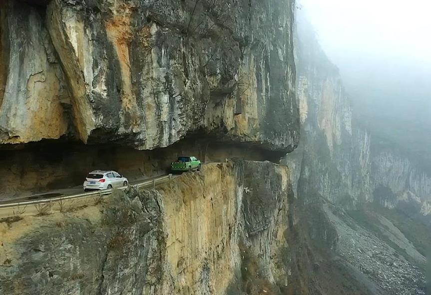 贵州大山悬崖上的一条小路,贵州大山上一条危险的悬崖公路