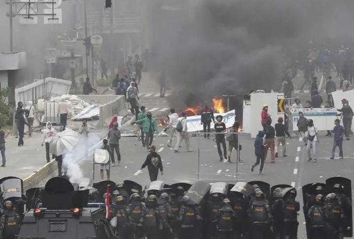 印尼杀了50万华人的原因,印尼杀了50万华人纪录片