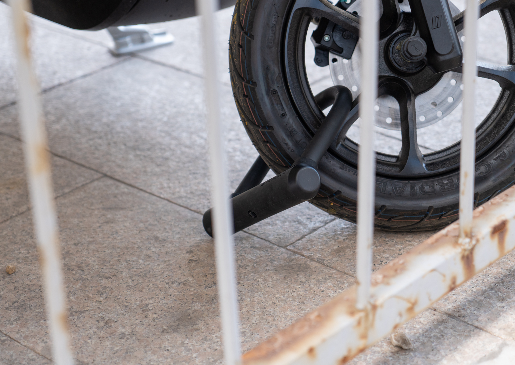 没有锁的电动车怎样防偷,电瓶车锁住就不怕偷