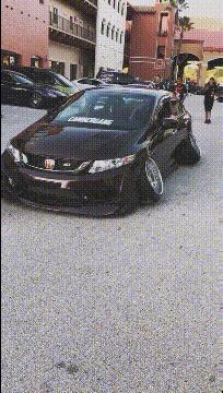 豪车旁边一辆自行车搞笑图,搞笑豪车旁边单车图