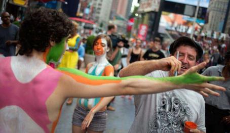 在成为人体艺术模特的“标杆级人物”前，她们的路并不好走