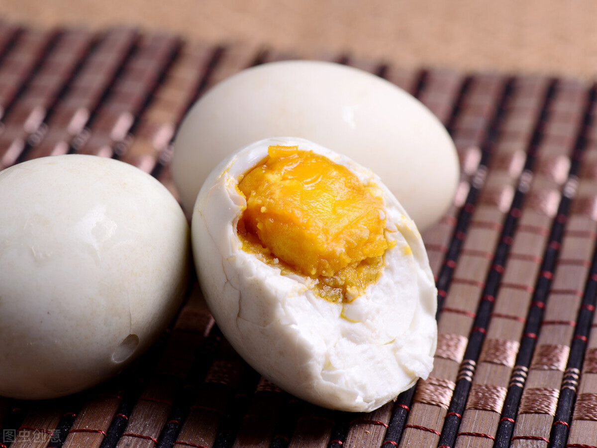 剑鸭蛋与普通鸭蛋营养哪个好,买鸭蛋是选白壳还是青壳