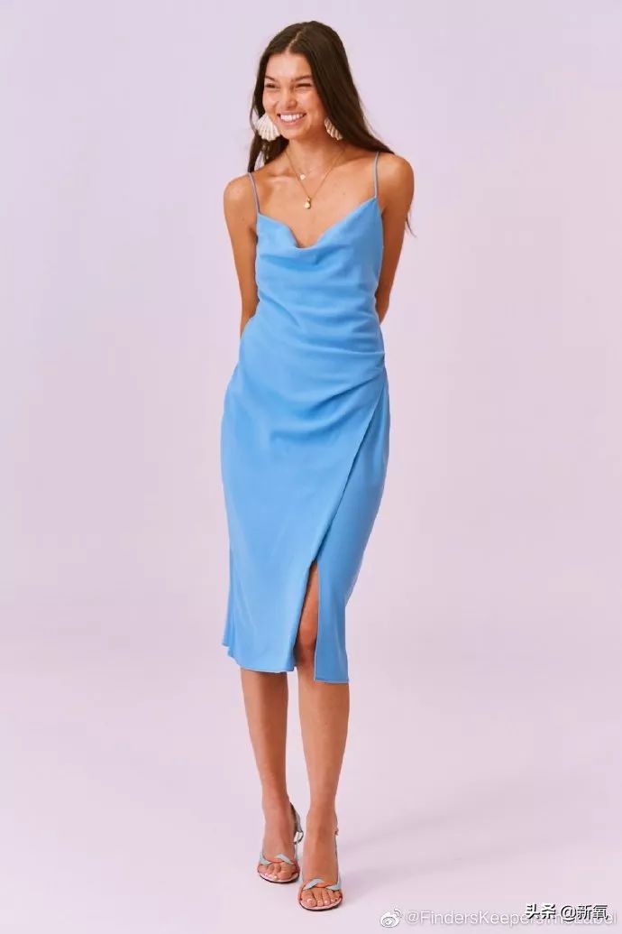 钟楚曦同款连衣裙丝绒,钟楚曦同款白色吊带连衣裙