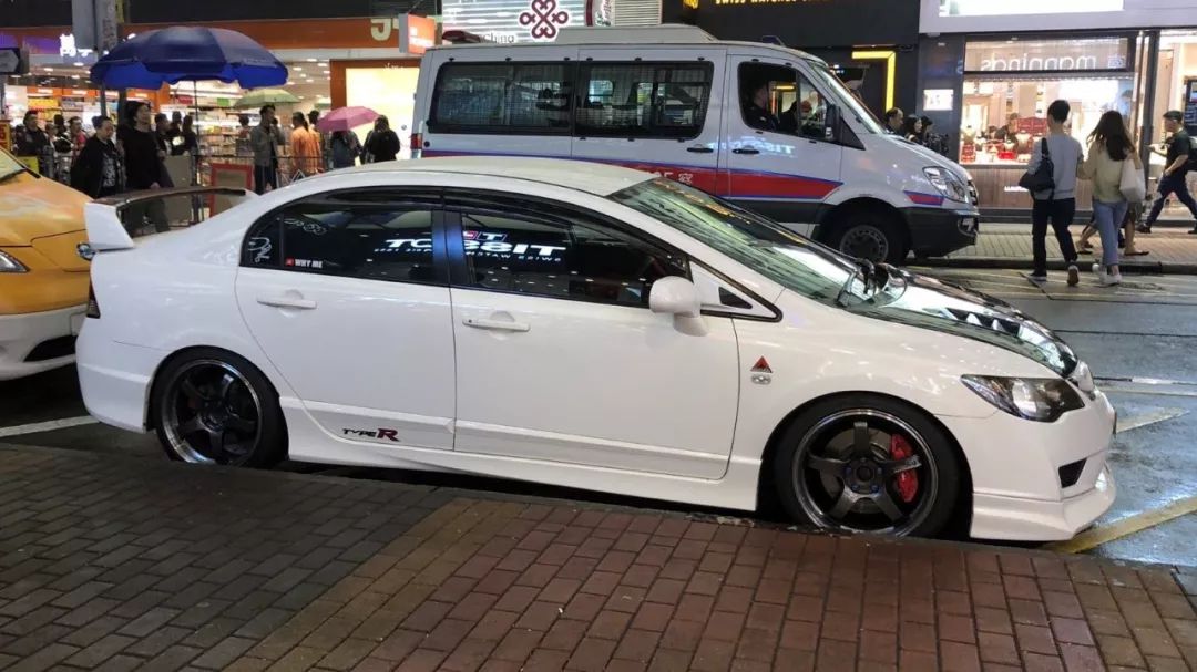 这台思域当年售价比雅阁还贵，如今车友为情怀将其收入囊中