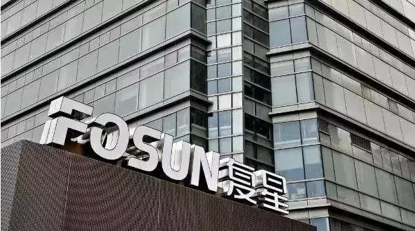 CHANEL聘请首位变性人模特；森马上半年营收增长逼近50%至82亿