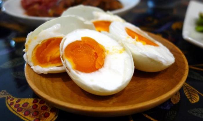 腌咸鸭蛋怎么腌才会出油,腌咸鸭蛋怎么腌才冒油