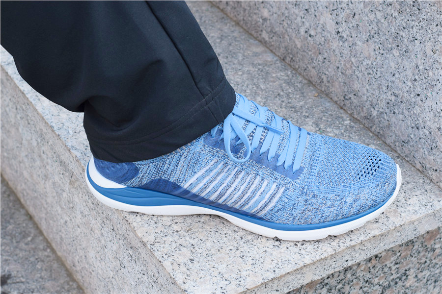 第一次穿软弹跑鞋感觉,第一次穿跑鞋有种站不稳的感觉