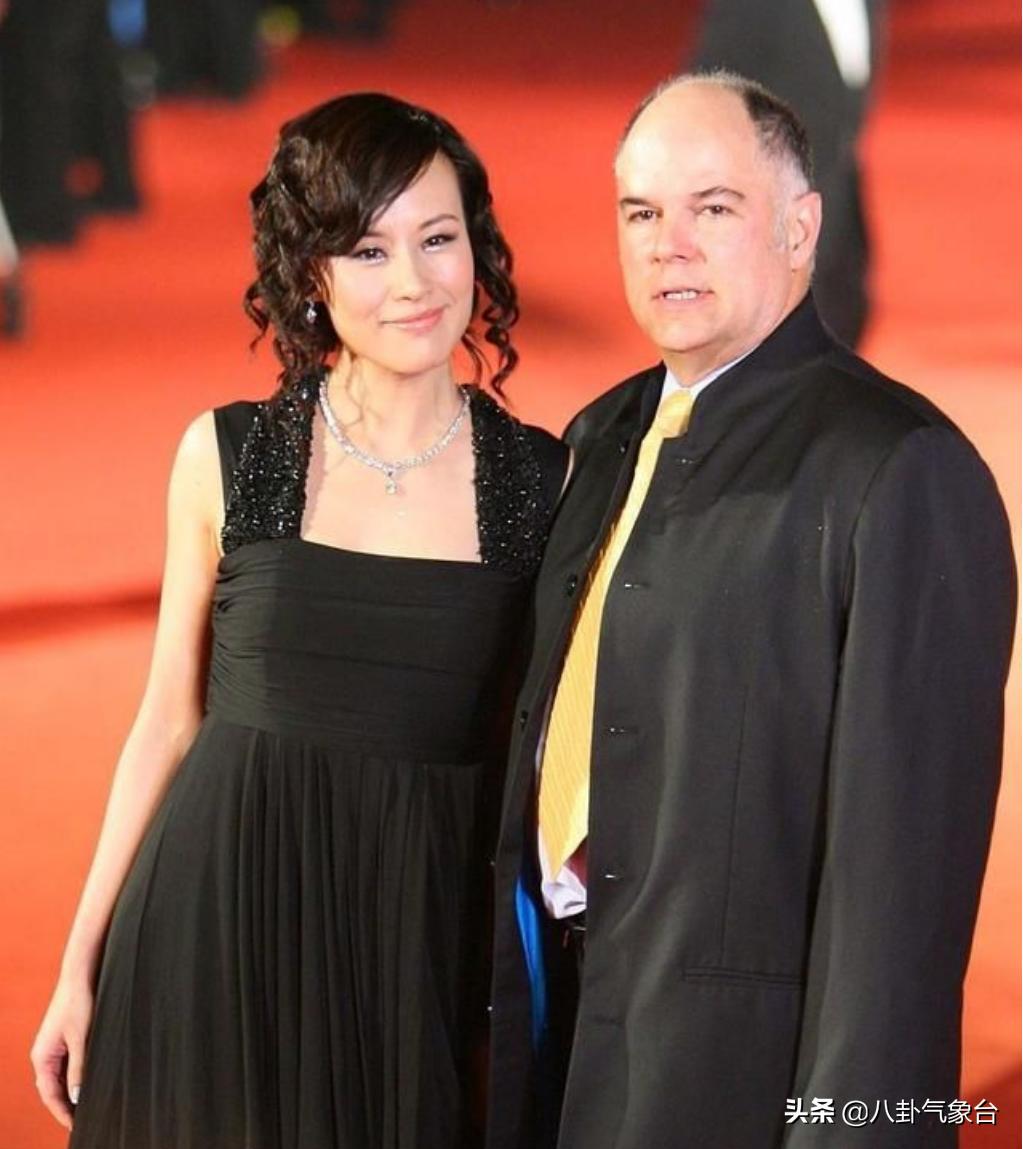 邬君梅近照风情万种,邬君梅坦言当过小三