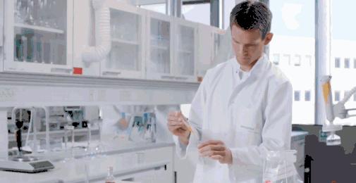 杨紫近照曝光无修图法令纹很深,杨紫面部填充法令纹