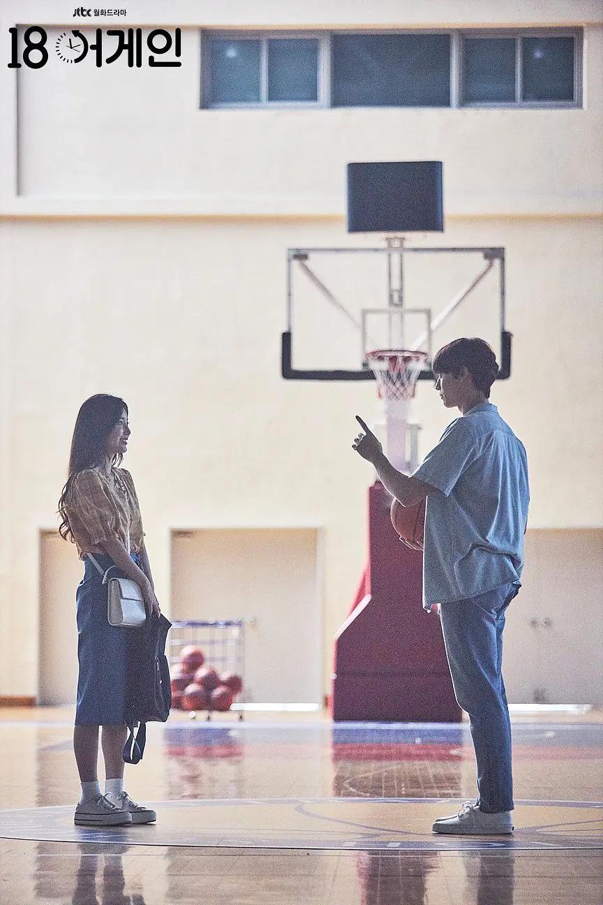 负重中年人重返18岁，男主秒回青春时代狂收“后宫”