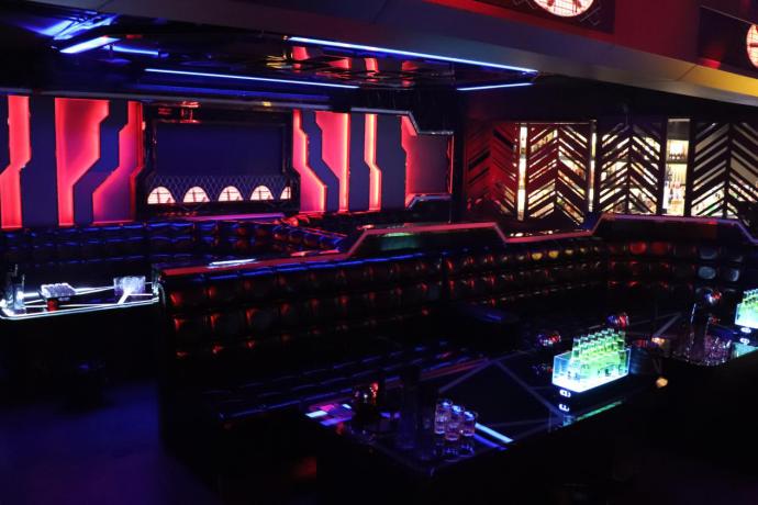 大型超嗨露天酒吧,街区音乐酒吧