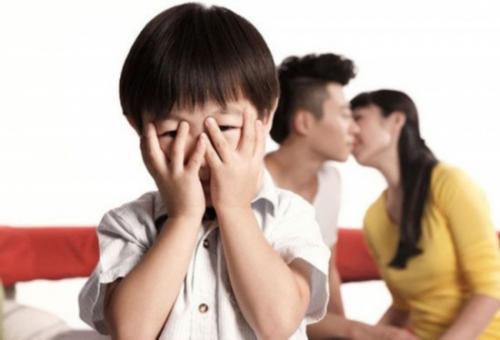 “夫妻生活”被孩子撞见怎么办?千万别慌,学会这两招轻松避免