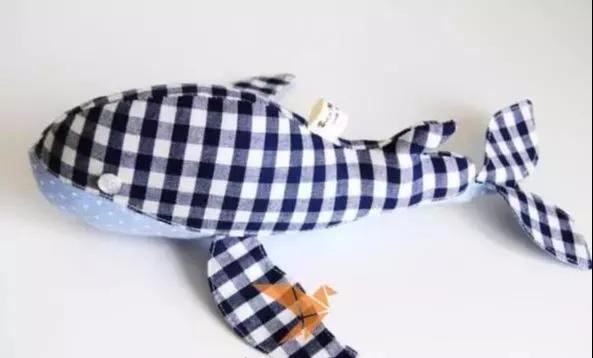 抱枕小鲸鱼,布艺花朵抱枕