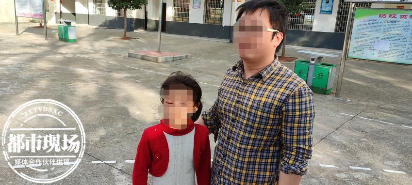 两个熊孩子被马蜂蜇,小学校园内惊现马蜂窝