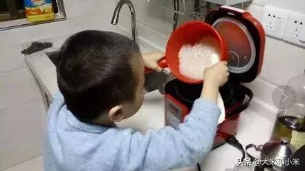 奇迹!不理人的自闭症儿子经她干预3年,变身“小暖男”