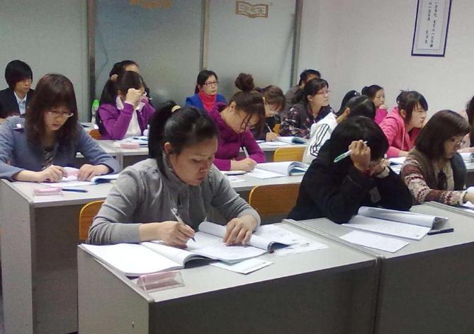 女生适合学的专业就业前景好的,未来几年女生就业前景好的专业