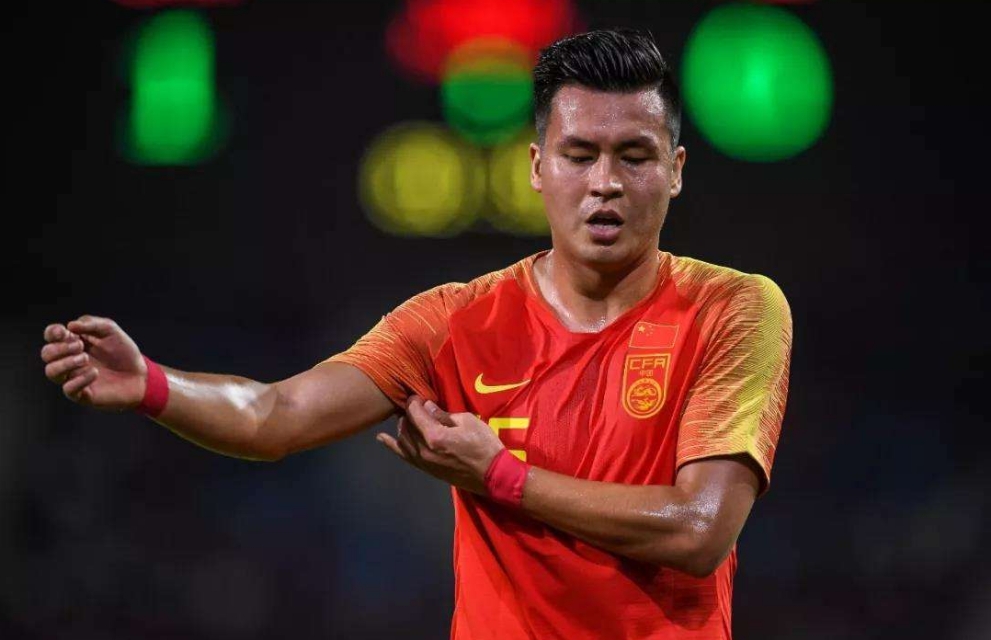 中国足球传喜讯！国足名宿当选*疆新**足协副主席，冲击世界杯真有戏