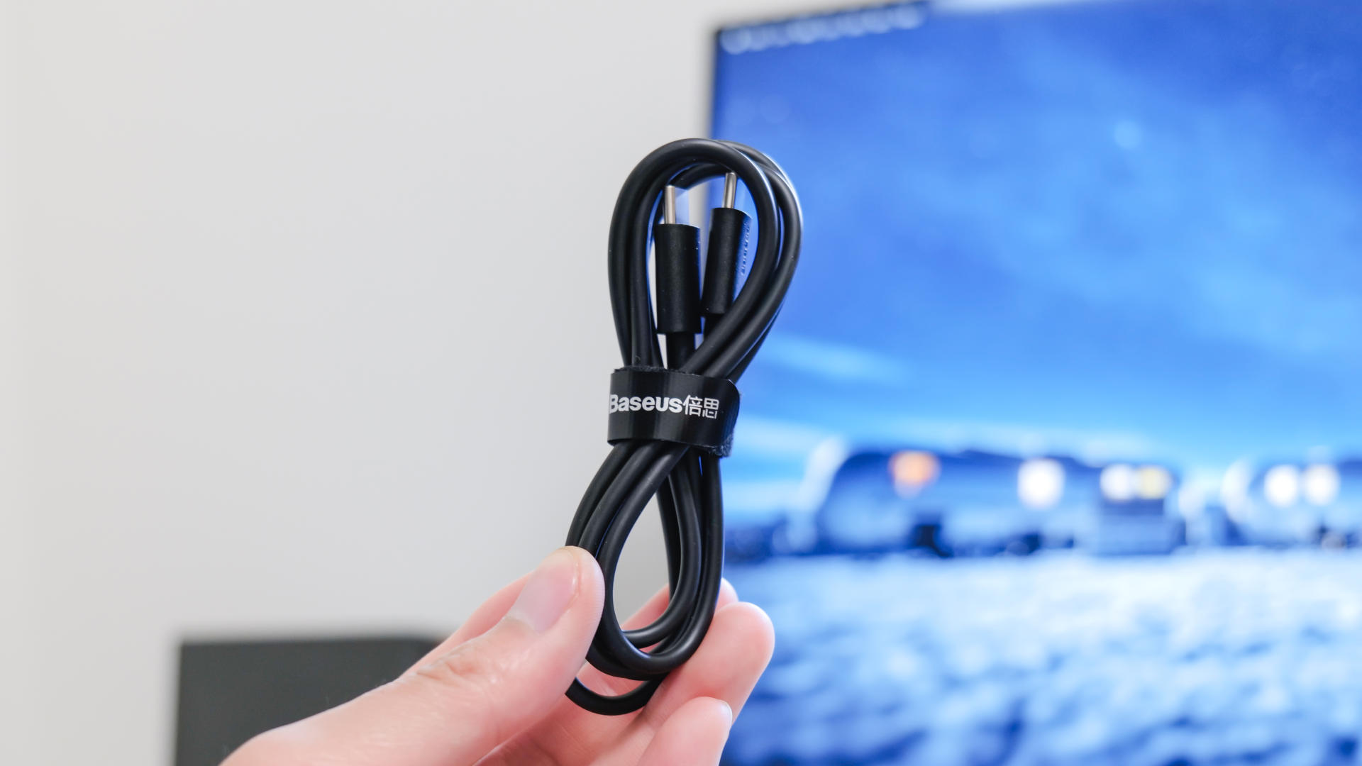 手机充电器被砸坏了怎么修复,充电器被折断了怎么办