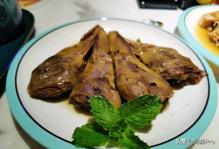 哈尔滨有上百家串店，凭什么他家天天排队，好像吃串不要钱似的！