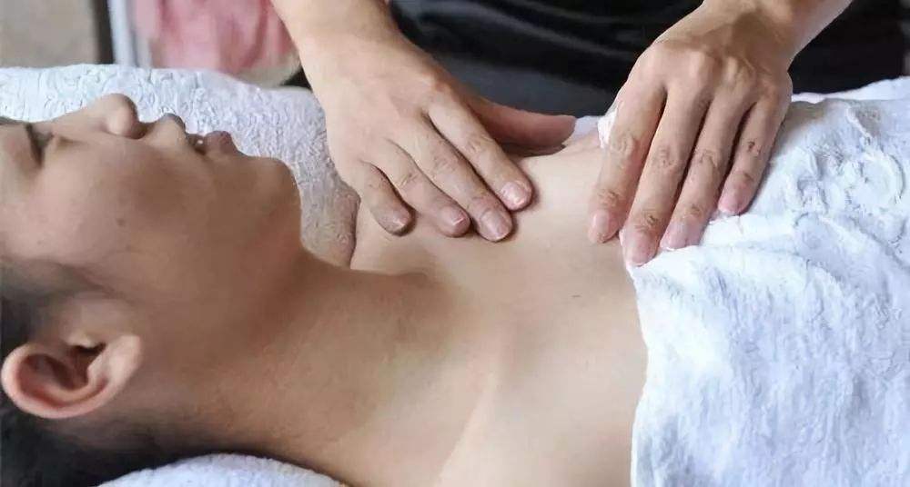 哺乳期有硬块一碰就痛怎么缓解,哺乳期乳房硬块刺痛什么毛病