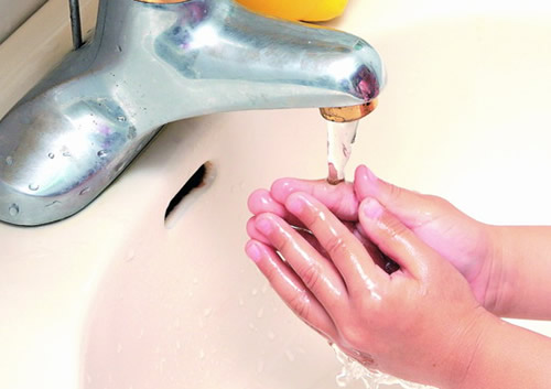 宝宝被火烧伤了怎么处理,孩子被火烧烫伤怎么办