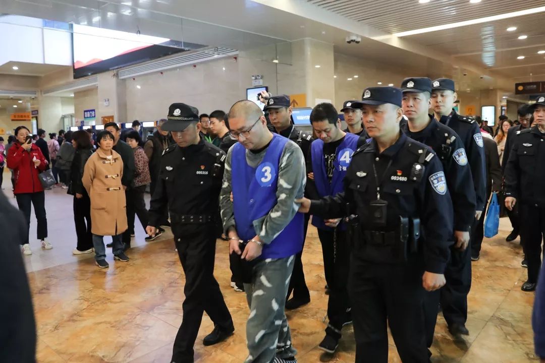 鍚存灄鍚存澗鎶撴崟鎯呭喌瑙嗛,寮鸿鎷夎蛋閬椾綋