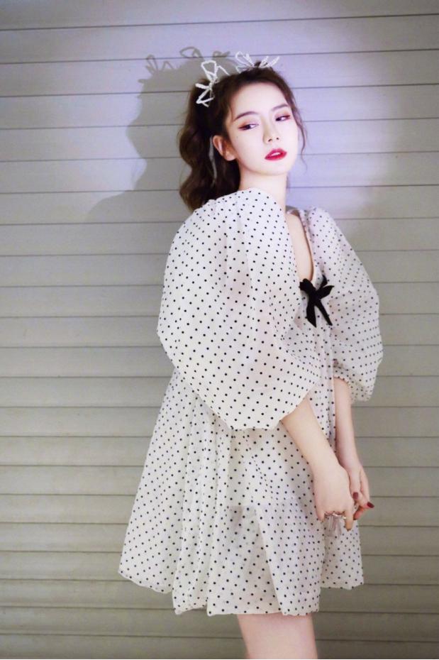 小蝴蝶结发饰怎么戴才好看,蝴蝶结发饰怎么戴在头上才好看