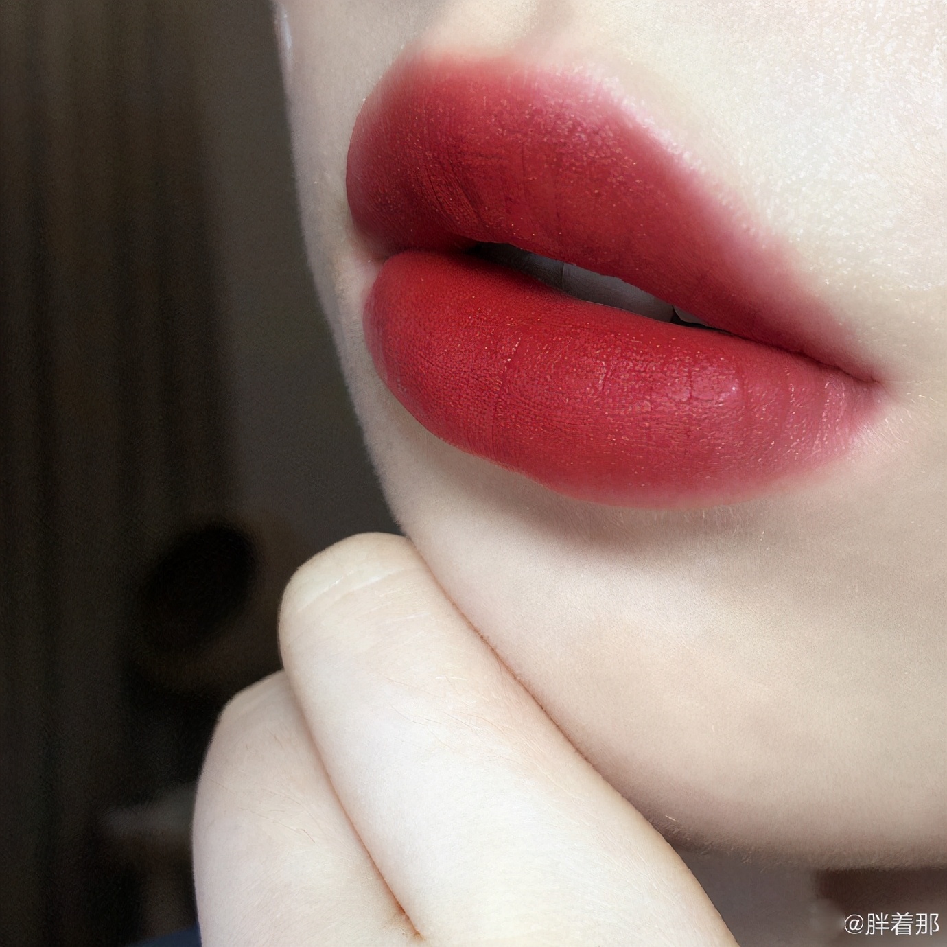 macchili适合素颜涂的口红,mac唇釉988跟76哪个适合素颜