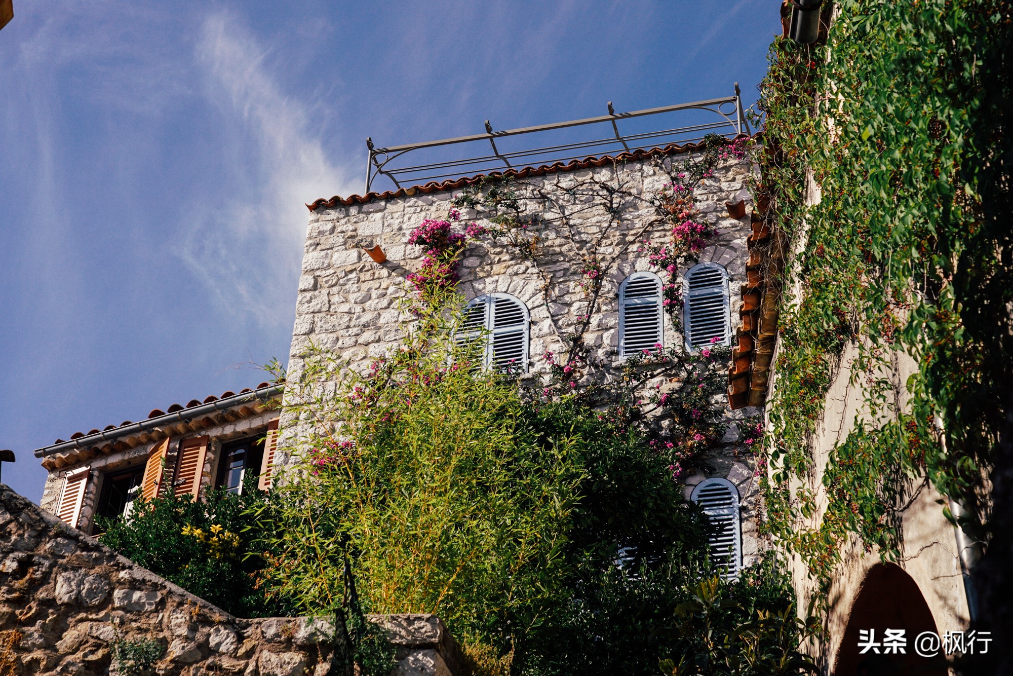 比巴黎浪漫还安全，南法海边的这几个风情小镇，好莱坞电影取景地