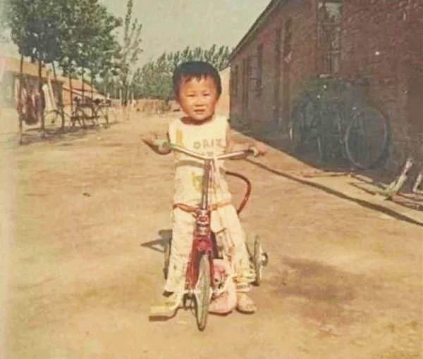 穷小子5万块钱成为世界首富,穷小子五分钱逆袭富豪的完整视频