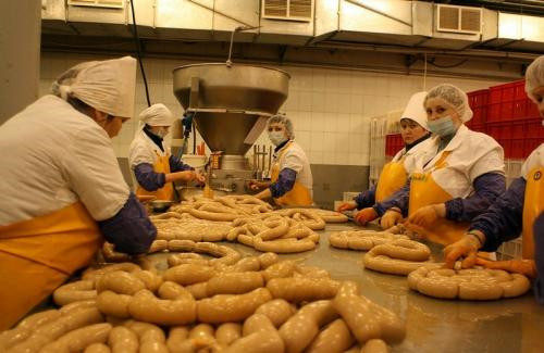 俄罗斯的香肠为何能受欢迎？看过生产过程就明白了