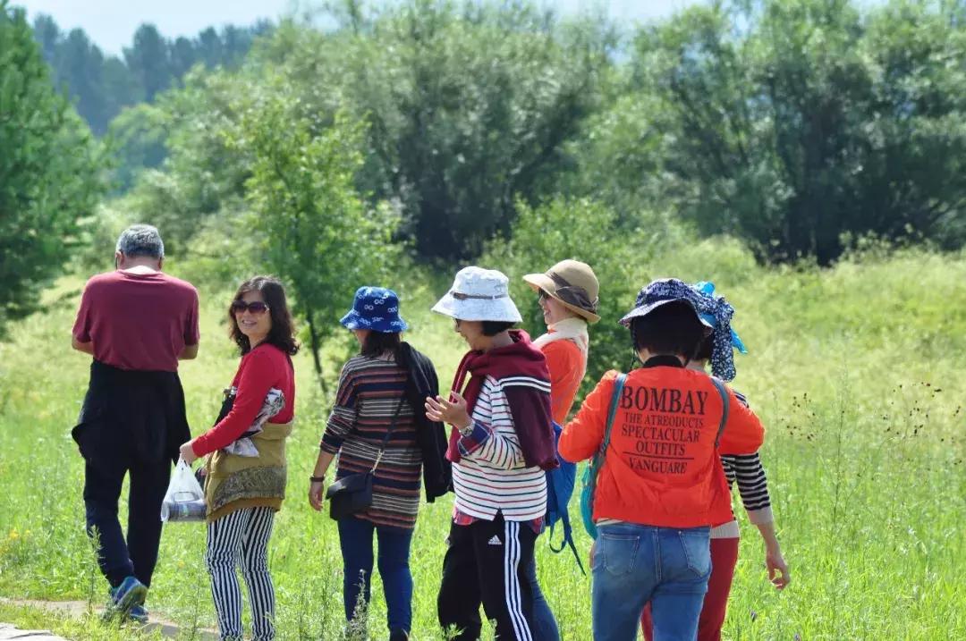 几个闺蜜自驾游的视频,一群闺蜜旅行视频