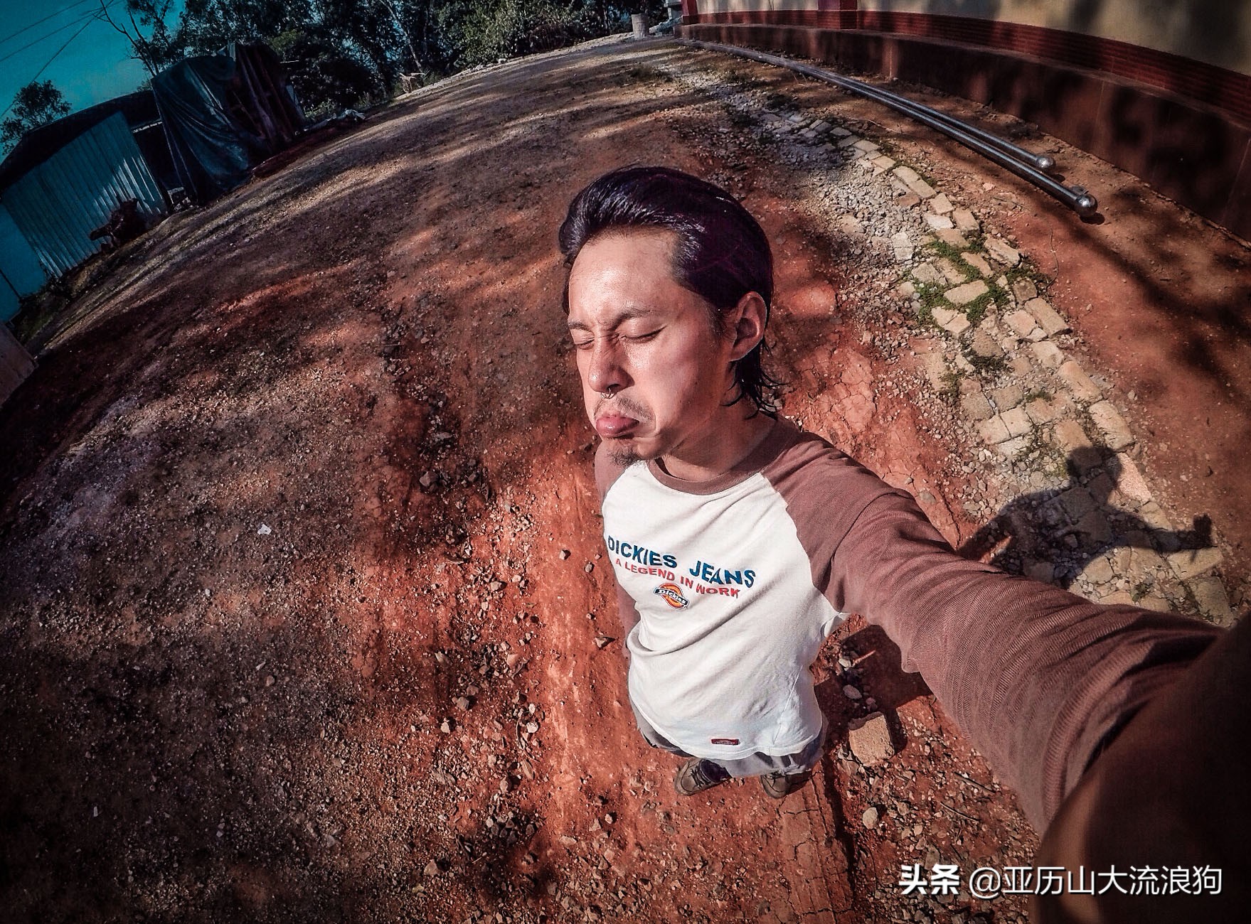 我流浪到中缅边境，发现一座奇特的寺庙，修行的僧人竟都是孩童